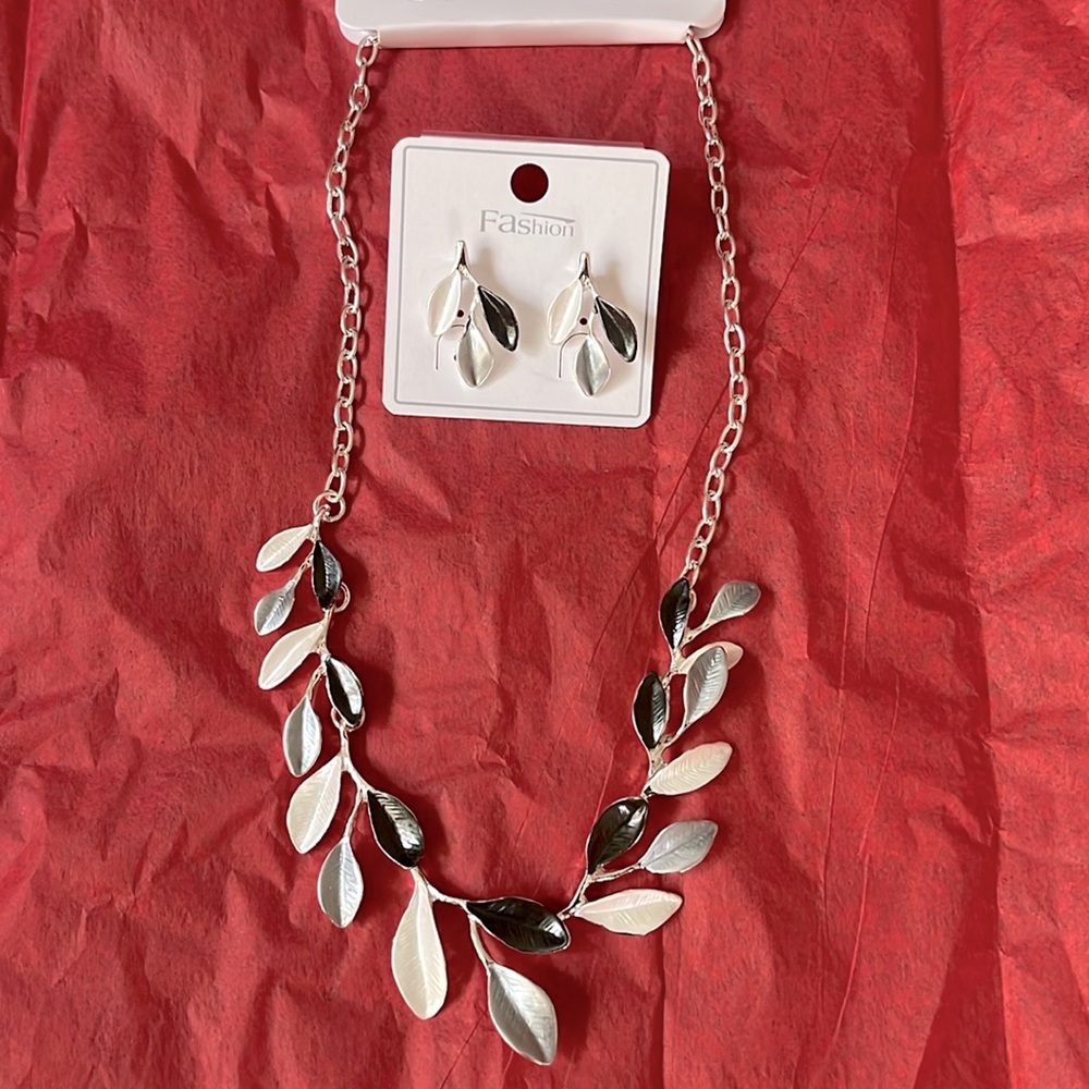Necklace and earring set
